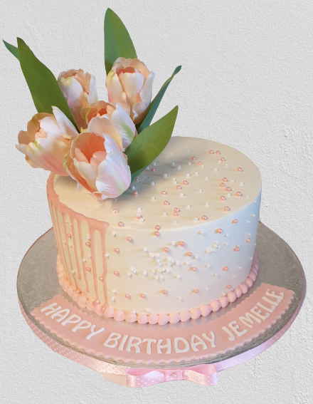 Tulips Topped Fresh Cream Cake CB-RC021