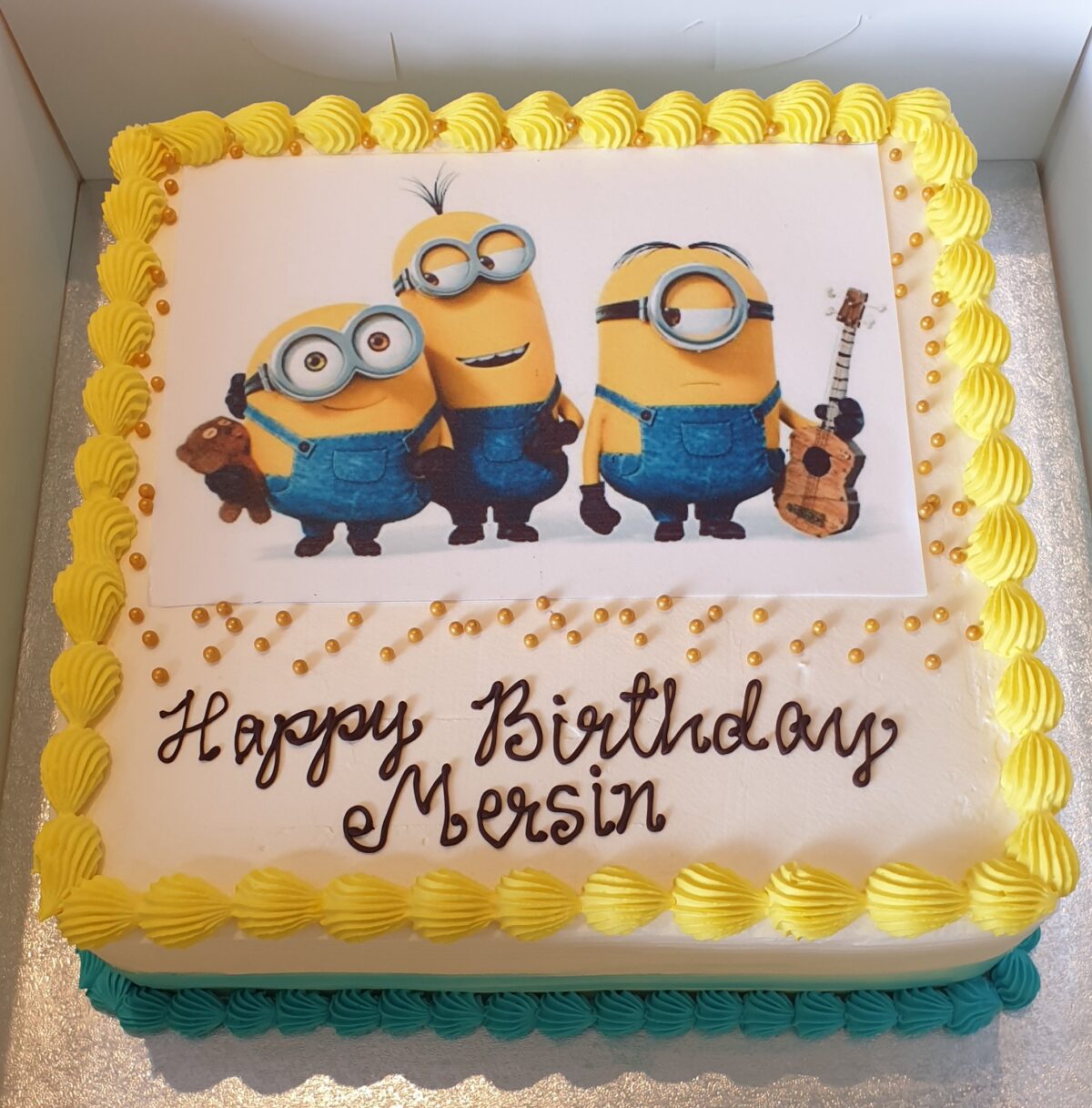 Minion Fresh Cream Photo Cake CB-SC044