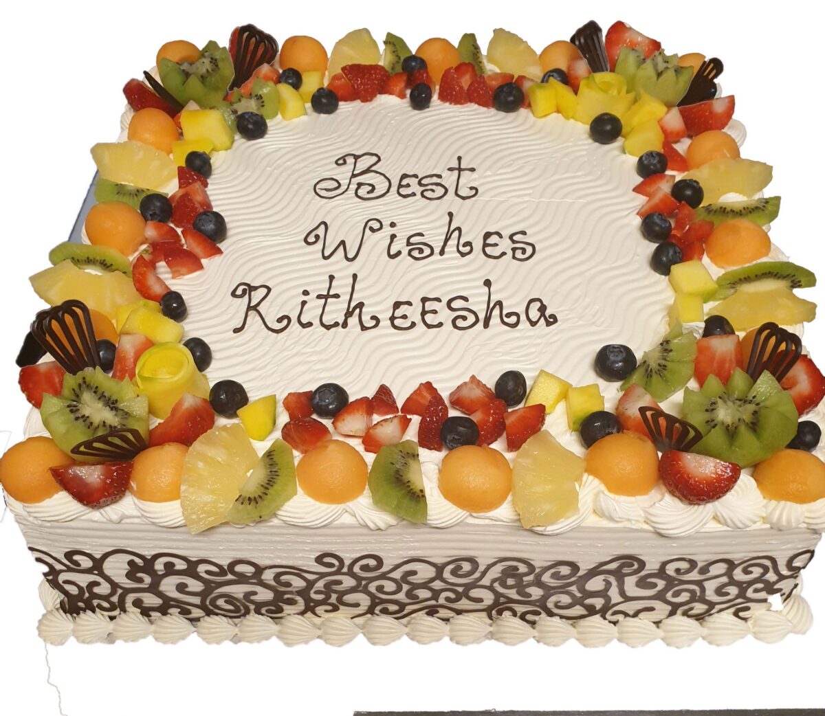 Chocolate Wrapped Fresh Cream Cake CB-SC032