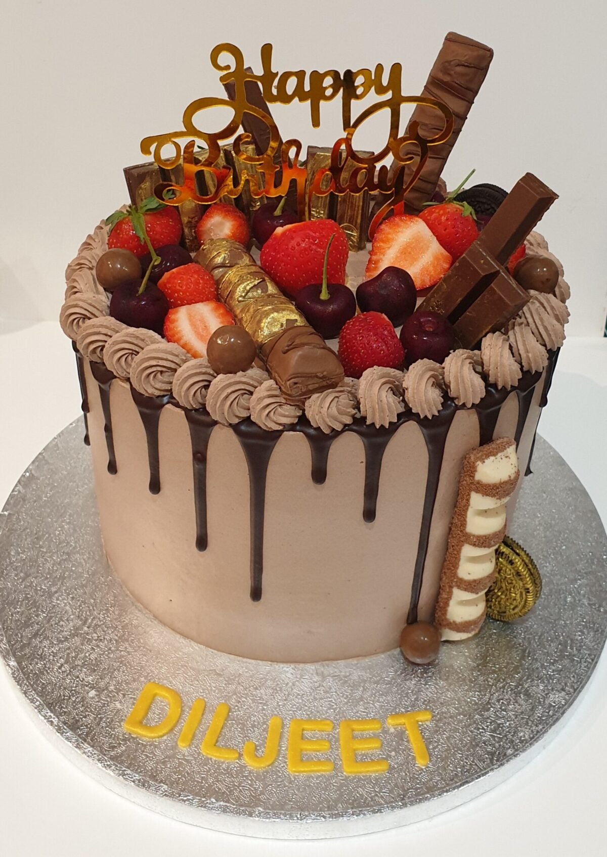 Chocolate Fresh Cream Cake ,Fruits & Chocolates Topped CB-RC133