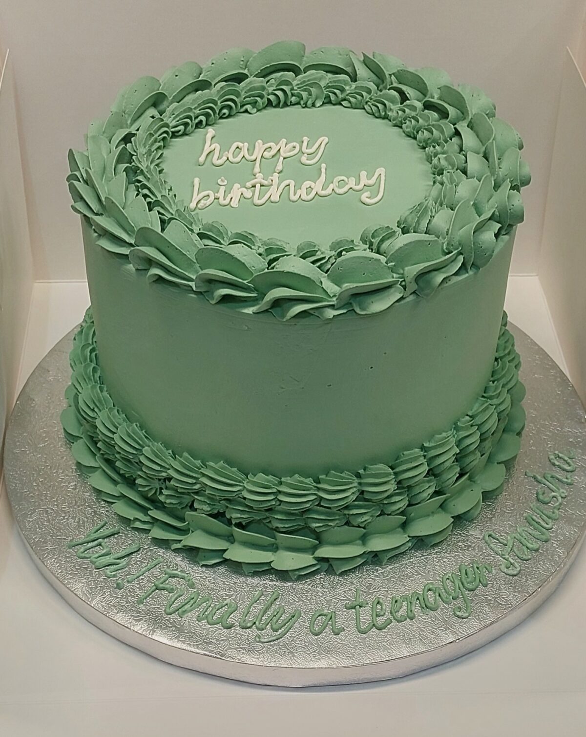 Lambeth Piped Fresh Cream Cake CB-RC177
