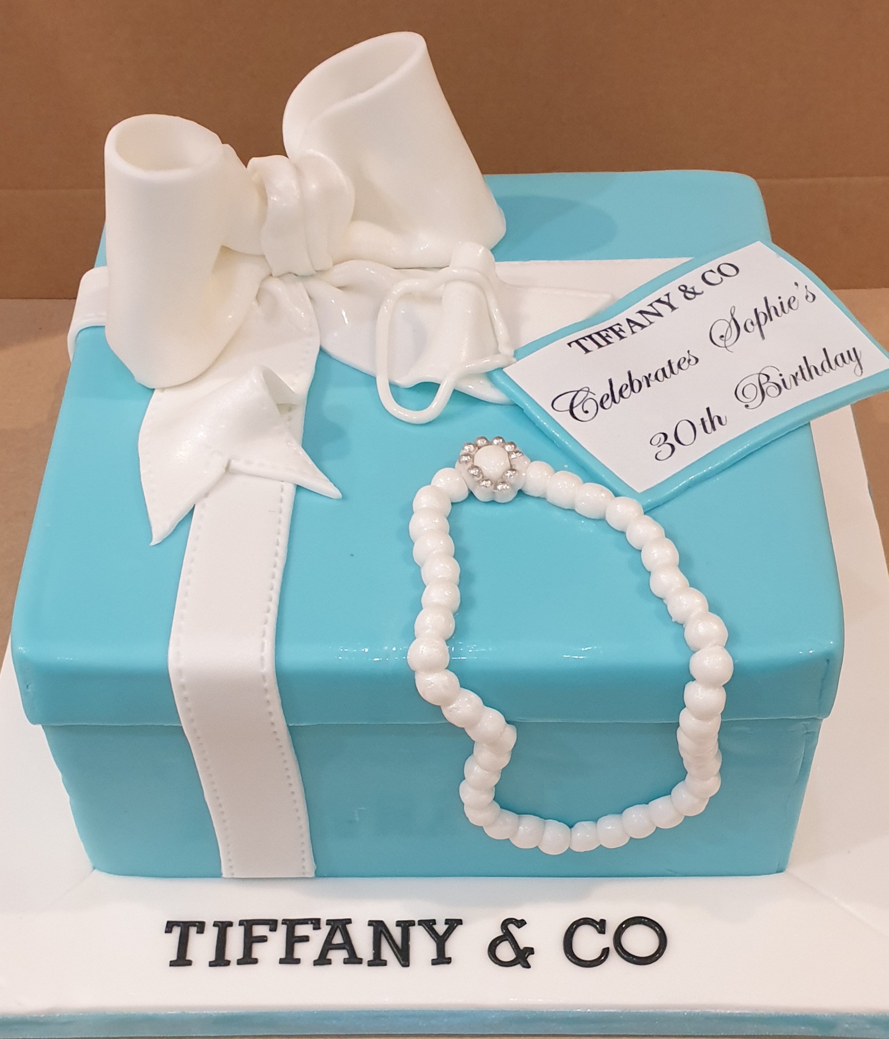 Tiffany Gift Box & Pearls - Empire Cake